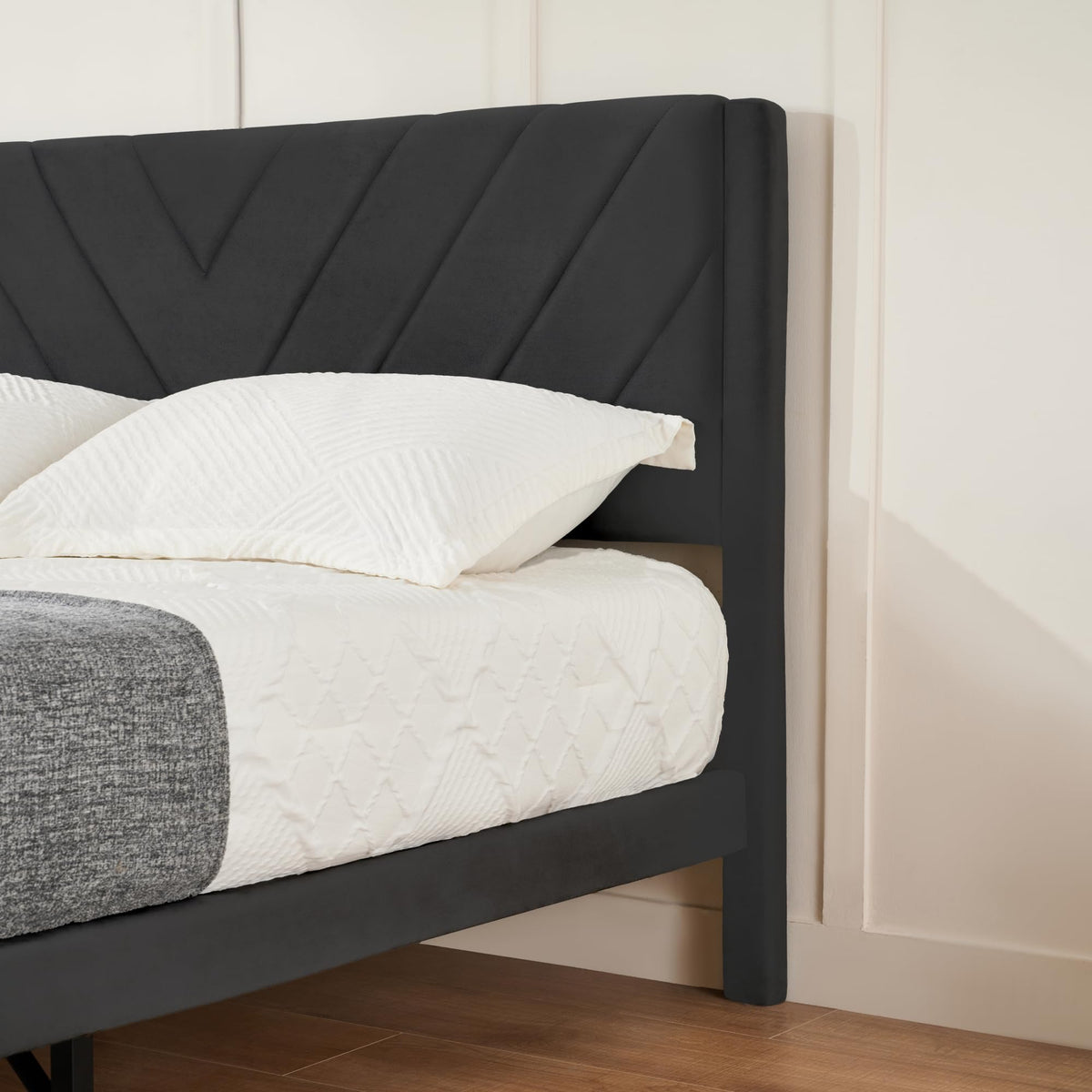 Queen Size Velvet Platform Bed Frame with Headboard Y650